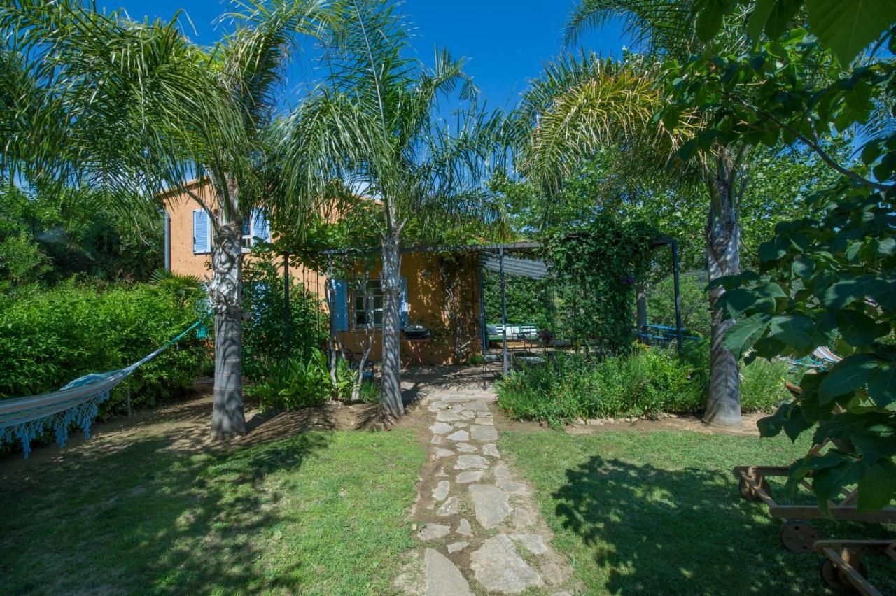 Вилла House With Garden And Sea View Ла-Лонд-ле-Мор Экстерьер фото