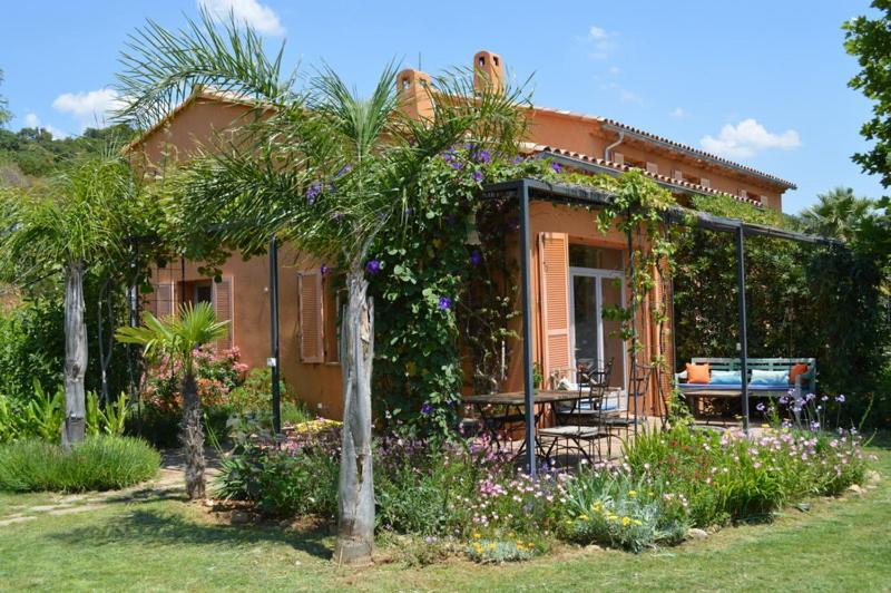 Вилла House With Garden And Sea View Ла-Лонд-ле-Мор Экстерьер фото